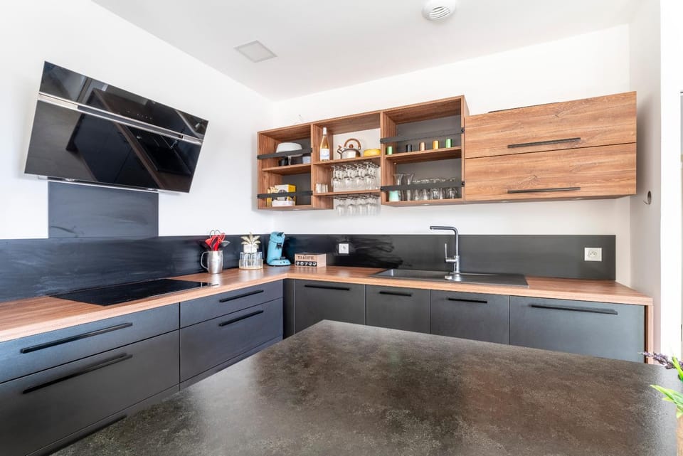 Kitchen or kitchenette, Living room
