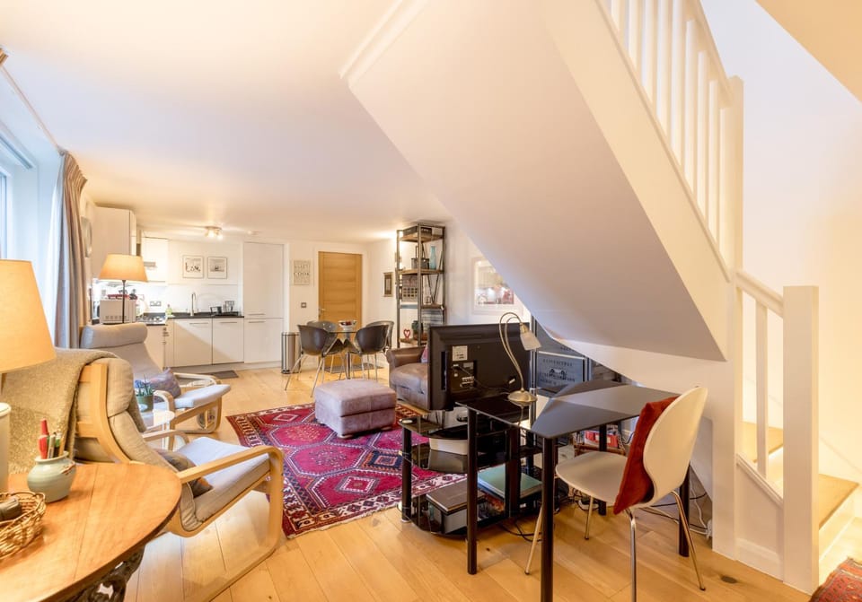 Bed, Living room, Bedroom