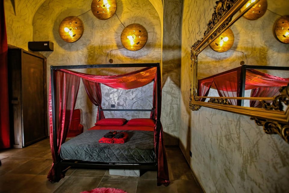 BLACK HOLE ROOMS House in Catania