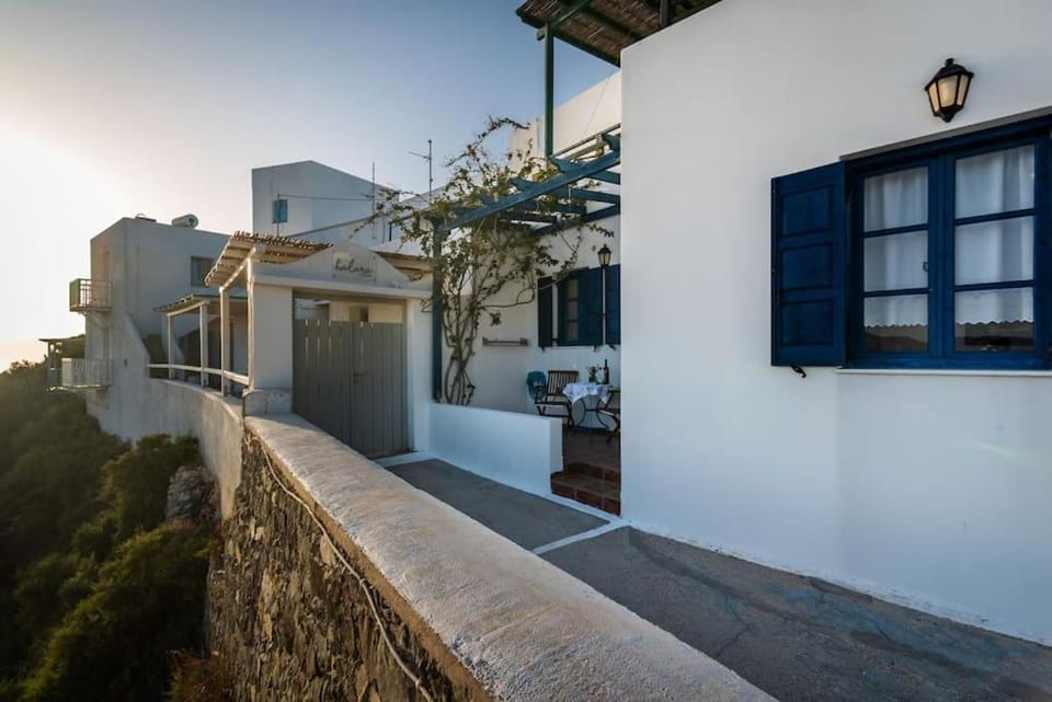 Melisses Sea View Studio Apartment in Milos