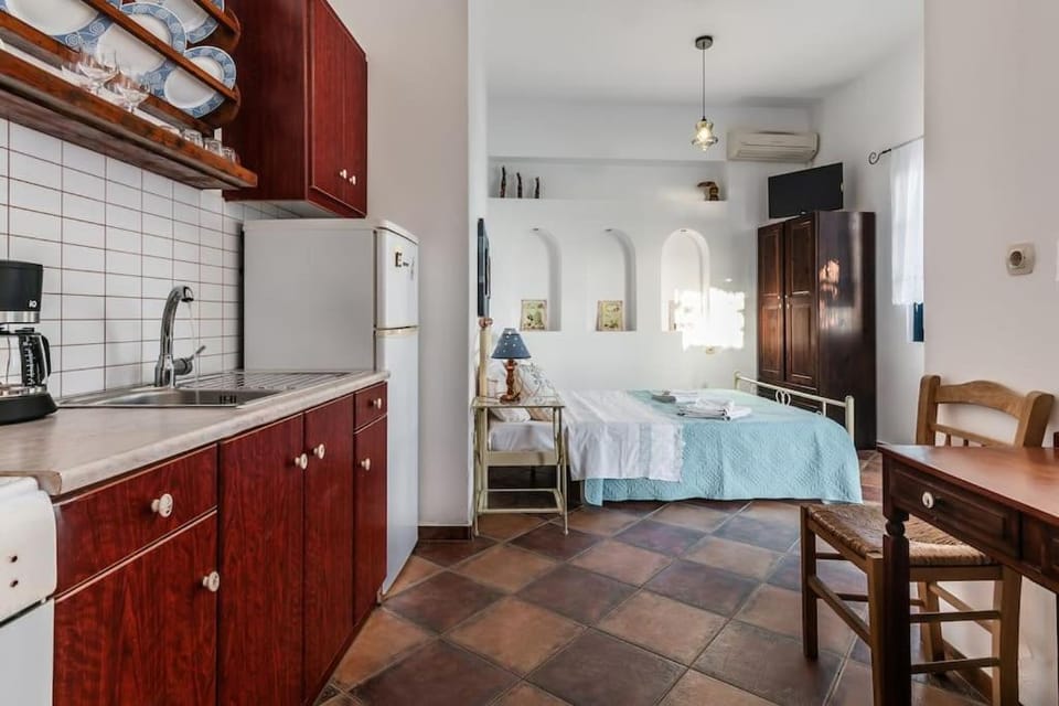 Melisses Sea View Studio Apartment in Milos