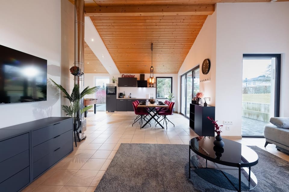 TV and multimedia, Living room, Dining area