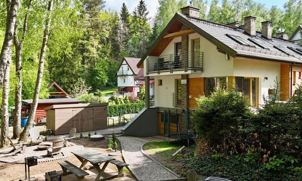 Property building, Facade/entrance, BBQ facilities, Garden, Garden view