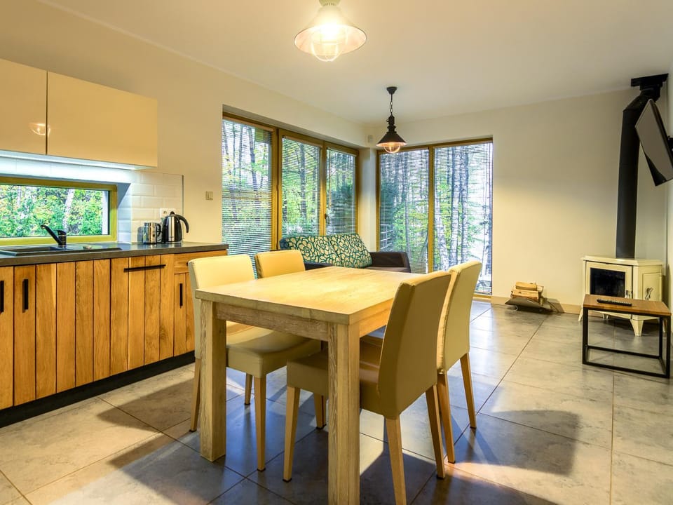 View (from property/room), Kitchen or kitchenette, Dining area, Food, Drinks