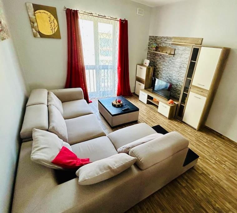 Communal lounge/ TV room, TV and multimedia, Living room, Seating area, Evening entertainment