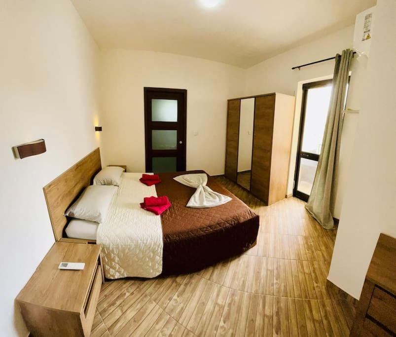 Bed, Bedroom, towels, wardrobe
