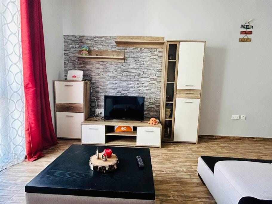 Communal lounge/ TV room, TV and multimedia, Living room, Seating area