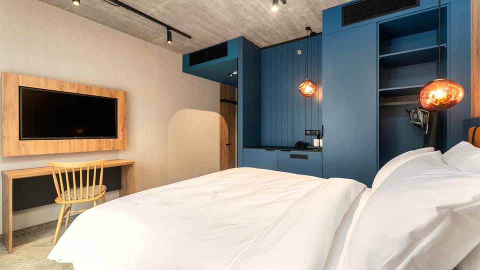 Bed, Photo of the whole room, Bedroom, wardrobe