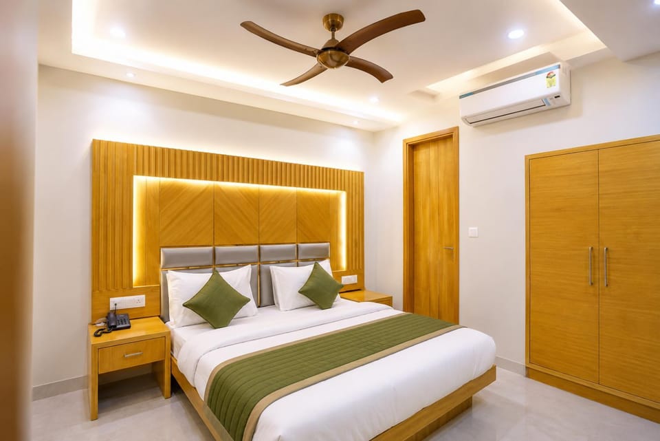 Bedroom, wardrobe