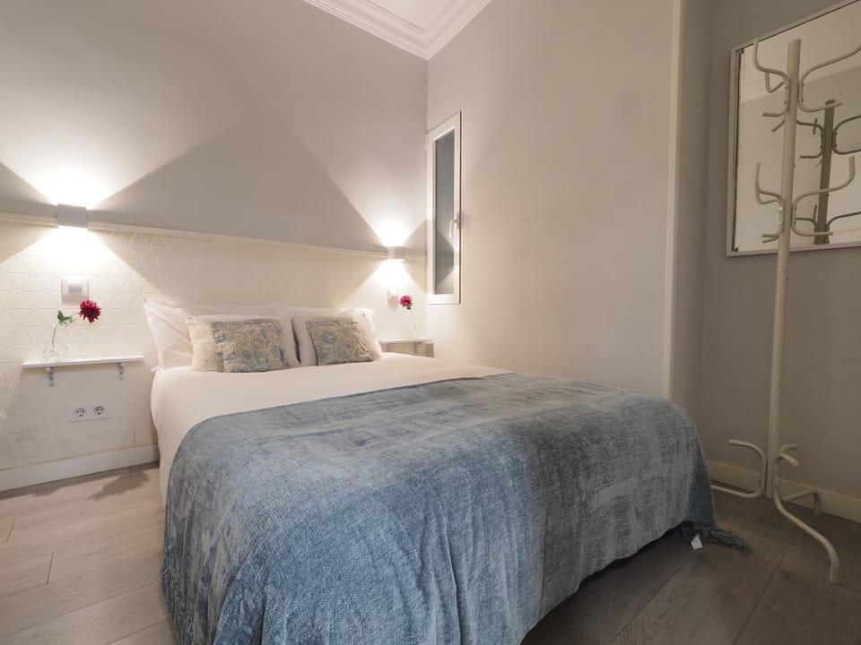 Stunning APT 3 PAX 15 min Gran via & Plaza Mayor Apartment in Centro