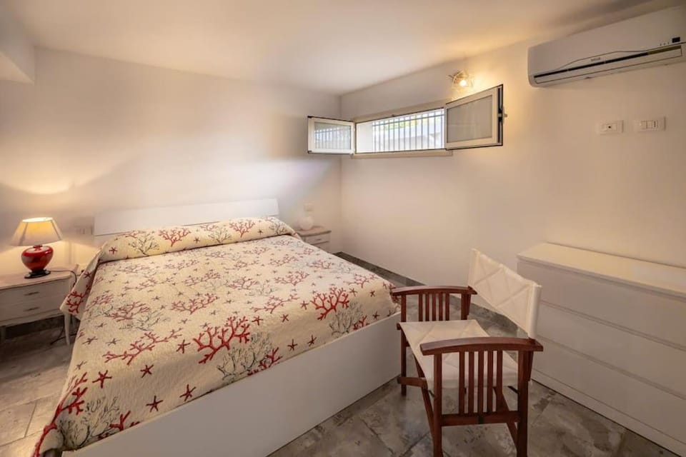 Bed, Photo of the whole room, Bedroom, air conditioner