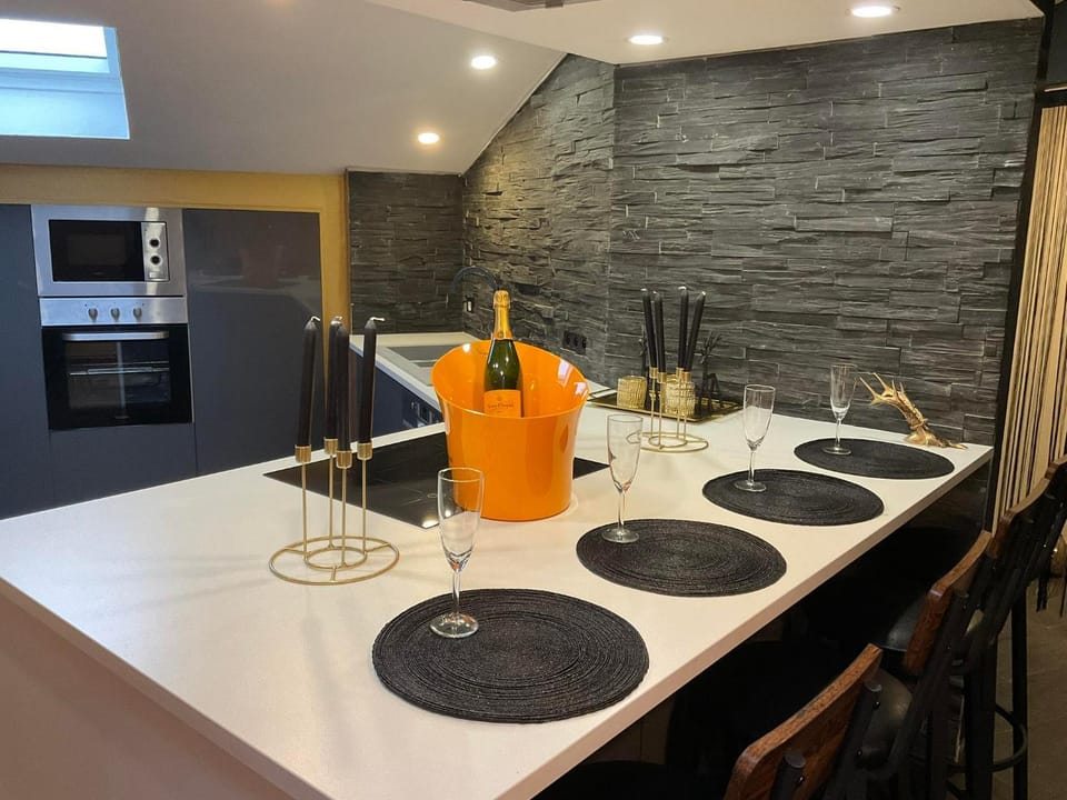 Kitchen or kitchenette, minibar, pet friendly, stove