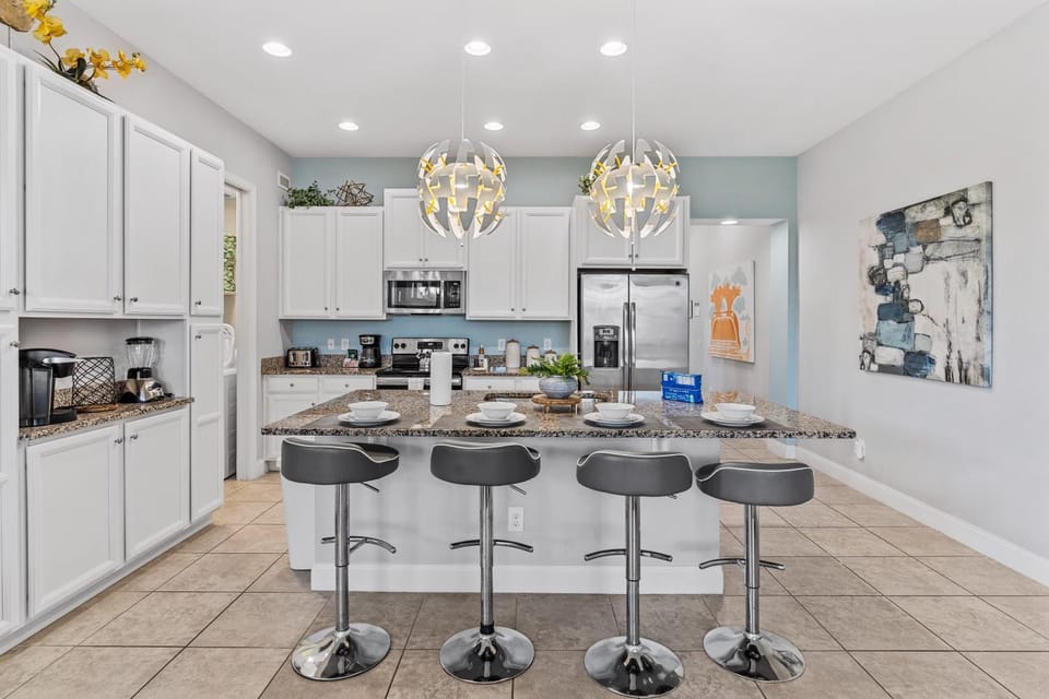 Kitchen or kitchenette, Dining area, minibar