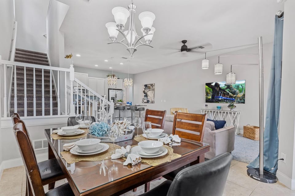 Seating area, Dining area, fireplace
