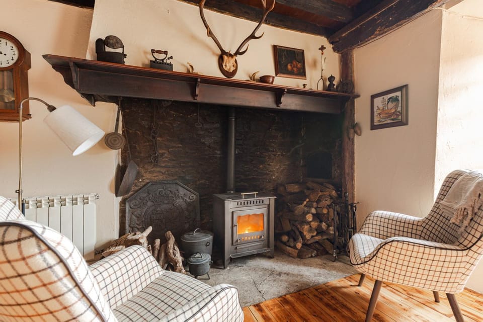 Living room, fireplace
