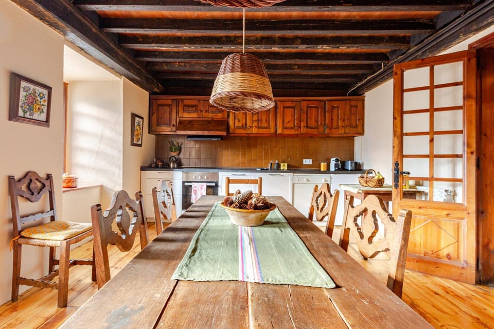 Dining area, kitchen