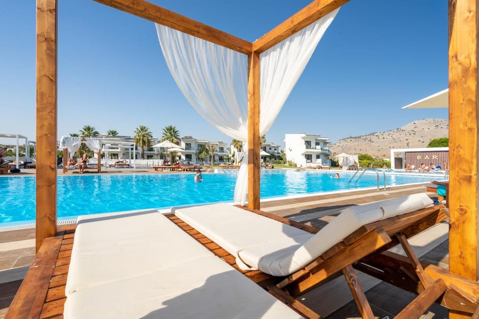 Swimming pool, sunbed