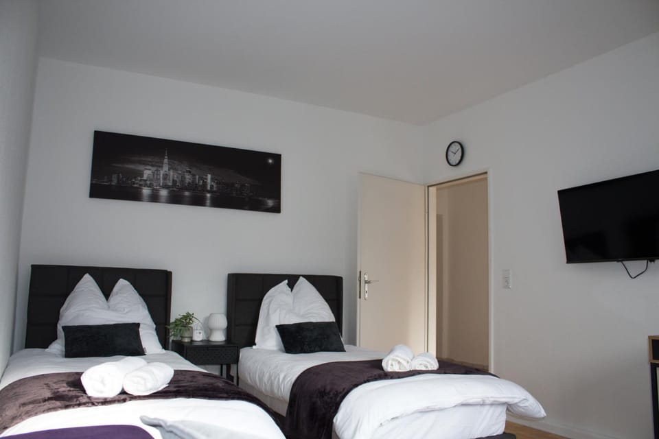 Communal lounge/ TV room, Bed, TV and multimedia, Photo of the whole room, Evening entertainment, Bedroom, towels