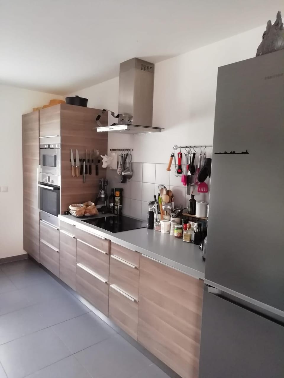 Coffee/tea facilities, oven, stove