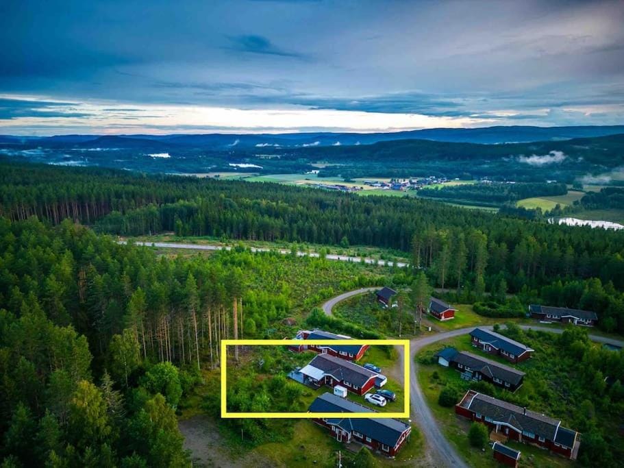 Långrösta; Ruime blokhut grenzend aan bos Chalet in Sweden