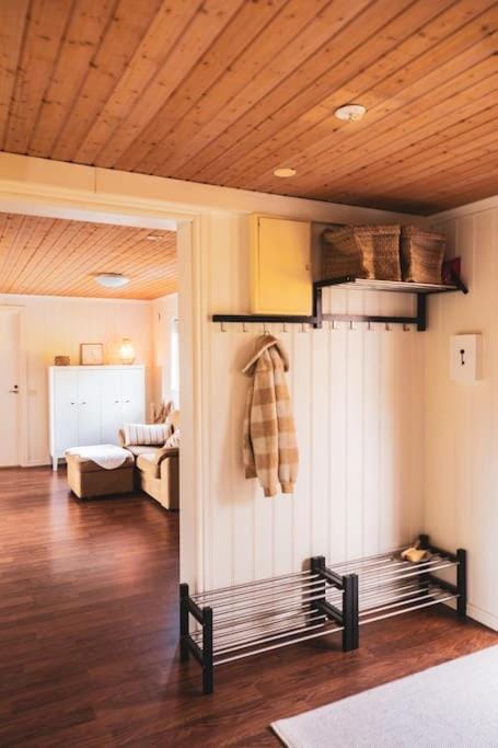 Långrösta; Ruime blokhut grenzend aan bos Chalet in Sweden