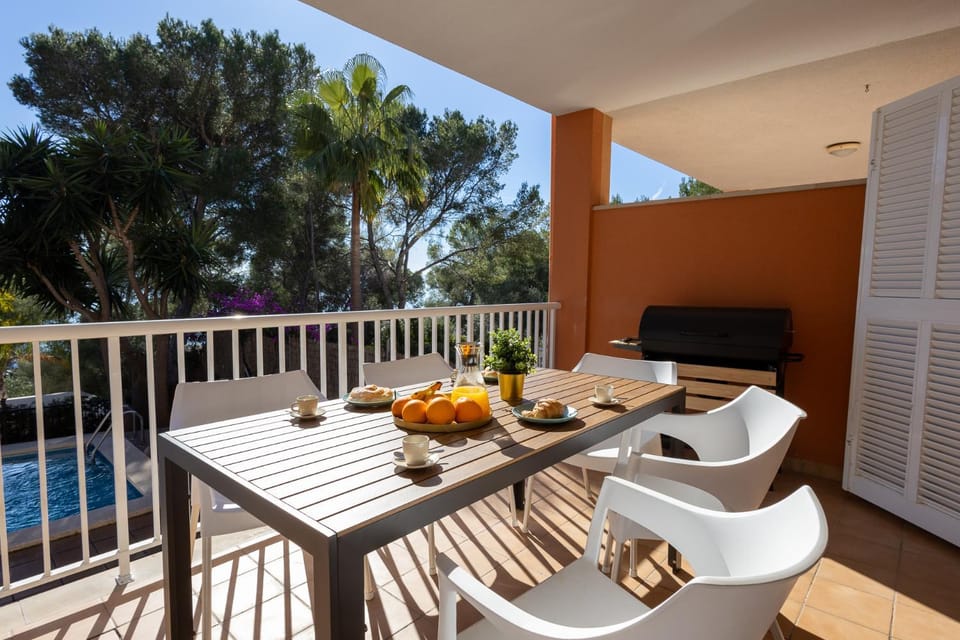 Day, View (from property/room), Balcony/Terrace, Dining area, Pool view, Swimming pool