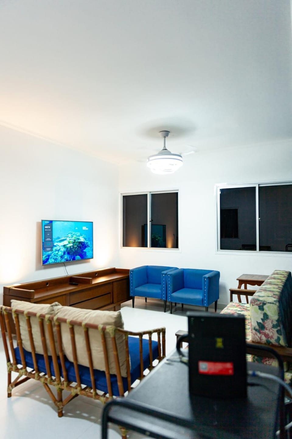 Communal lounge/ TV room, TV and multimedia, Living room, Seating area, Evening entertainment