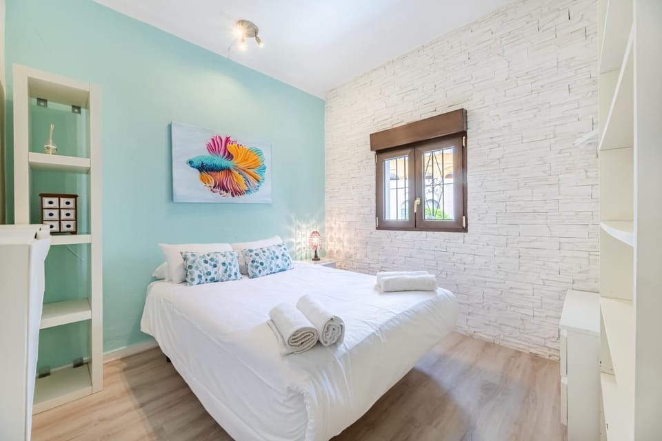Bed, Photo of the whole room, Bedroom