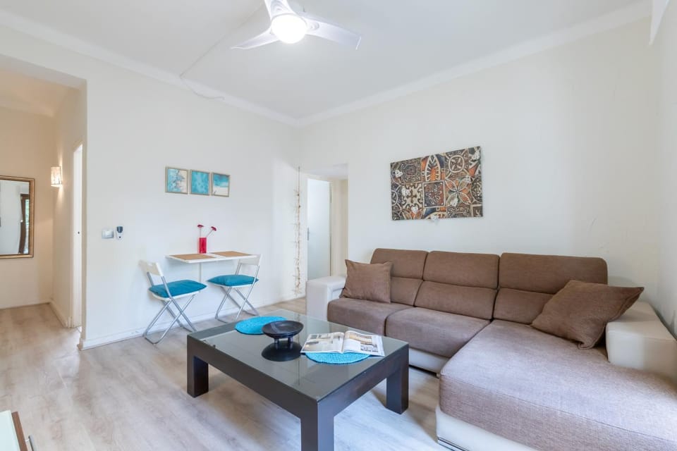 TV and multimedia, Living room, Dining area, fireplace