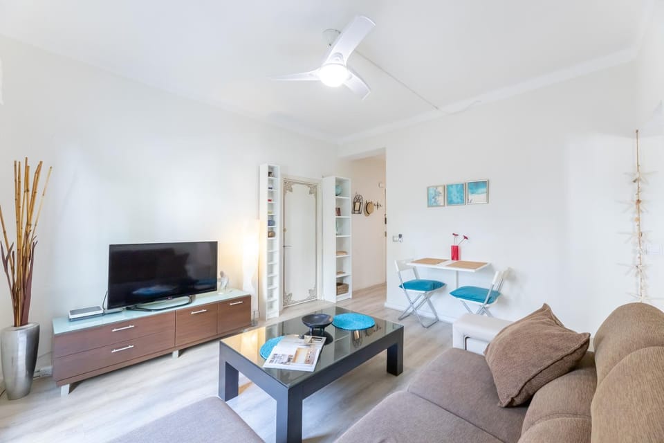 TV and multimedia, Living room, Dining area, fireplace