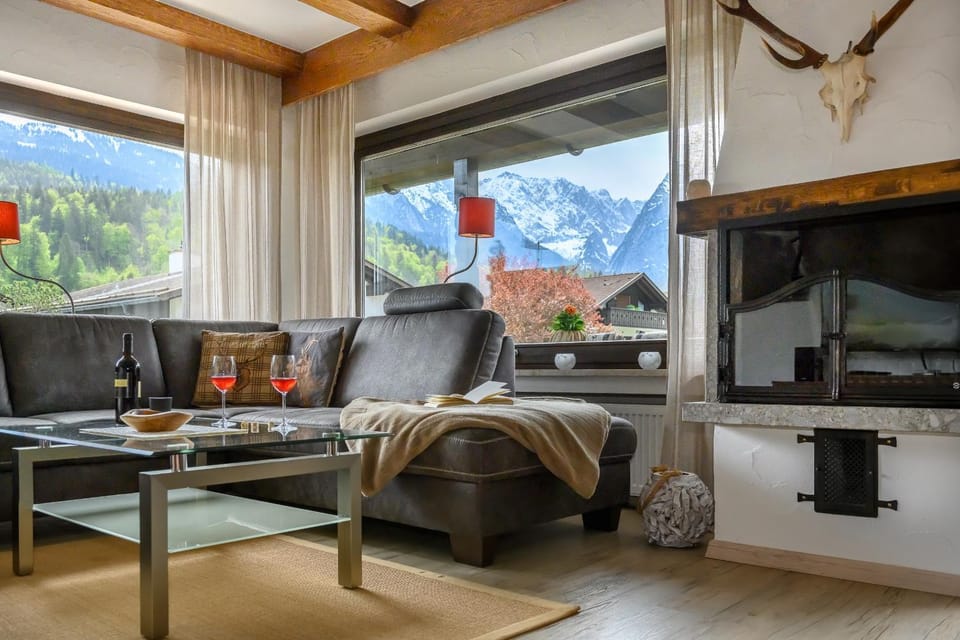 Living room, Seating area, Mountain view