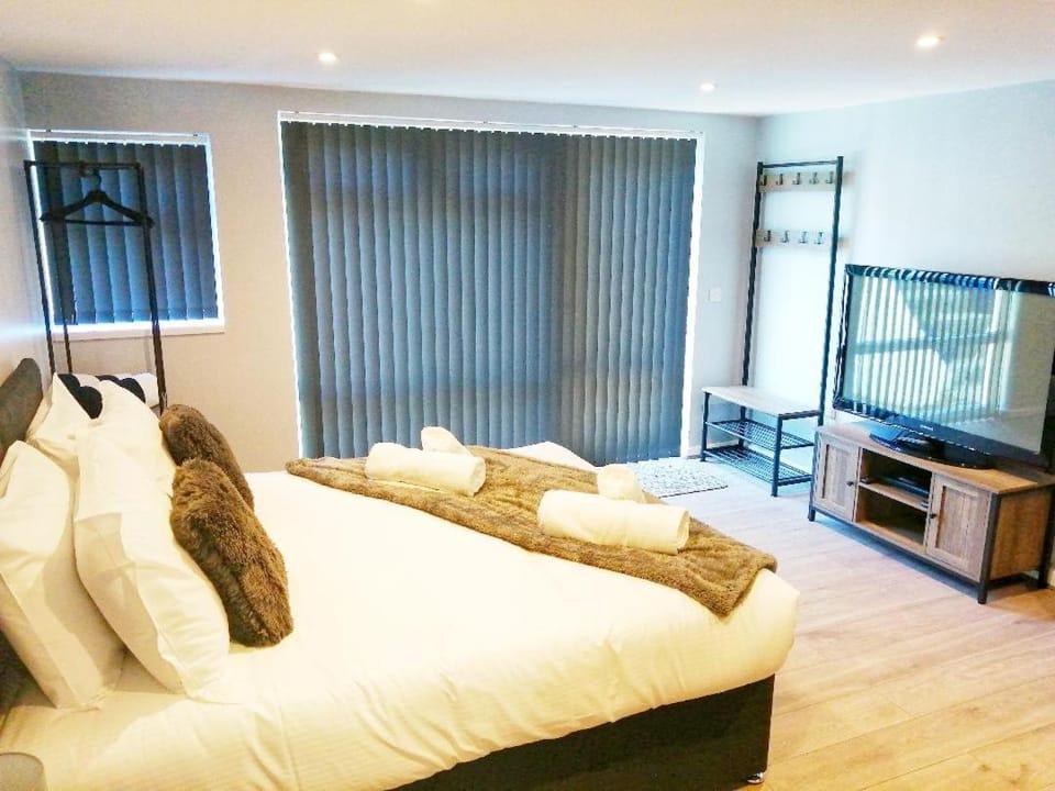 Bed, TV and multimedia