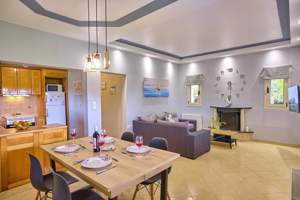 TV and multimedia, Kitchen or kitchenette, Living room, Seating area, Dining area