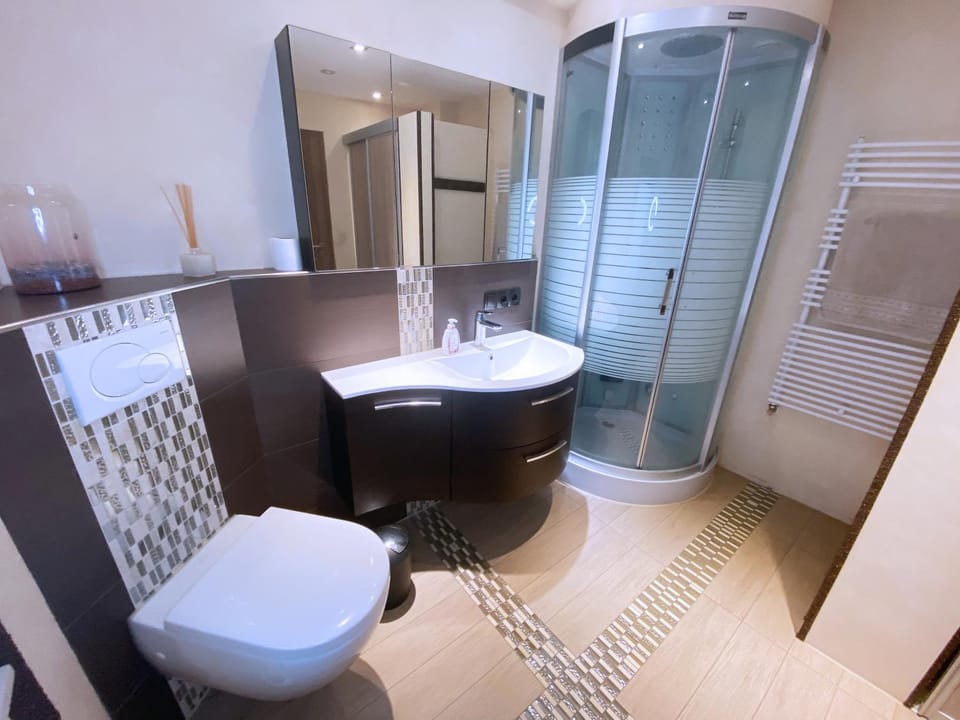 Shower, Toilet, Bathroom