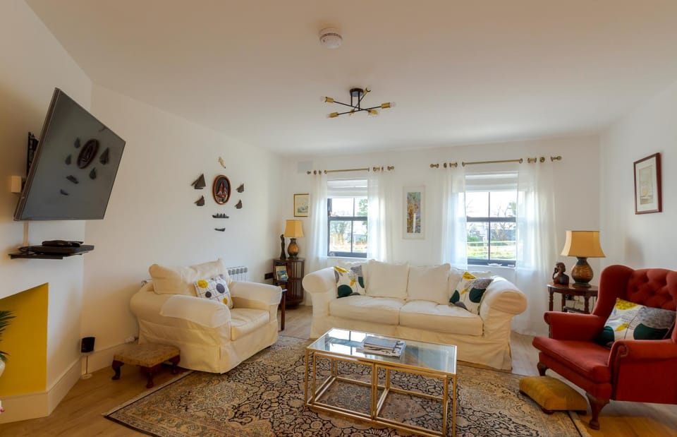 Communal lounge/ TV room, TV and multimedia, Living room