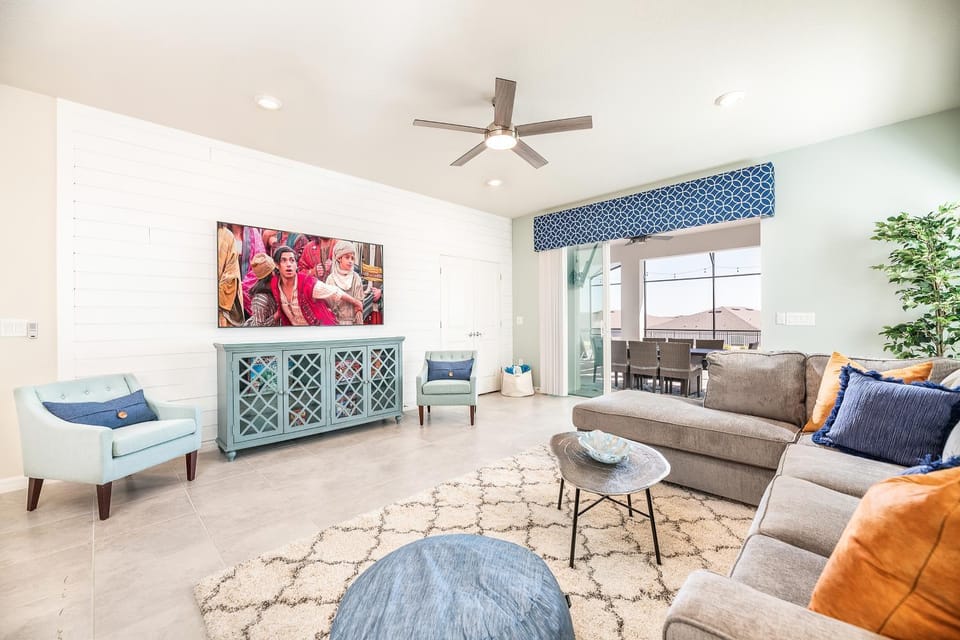Living room, Seating area