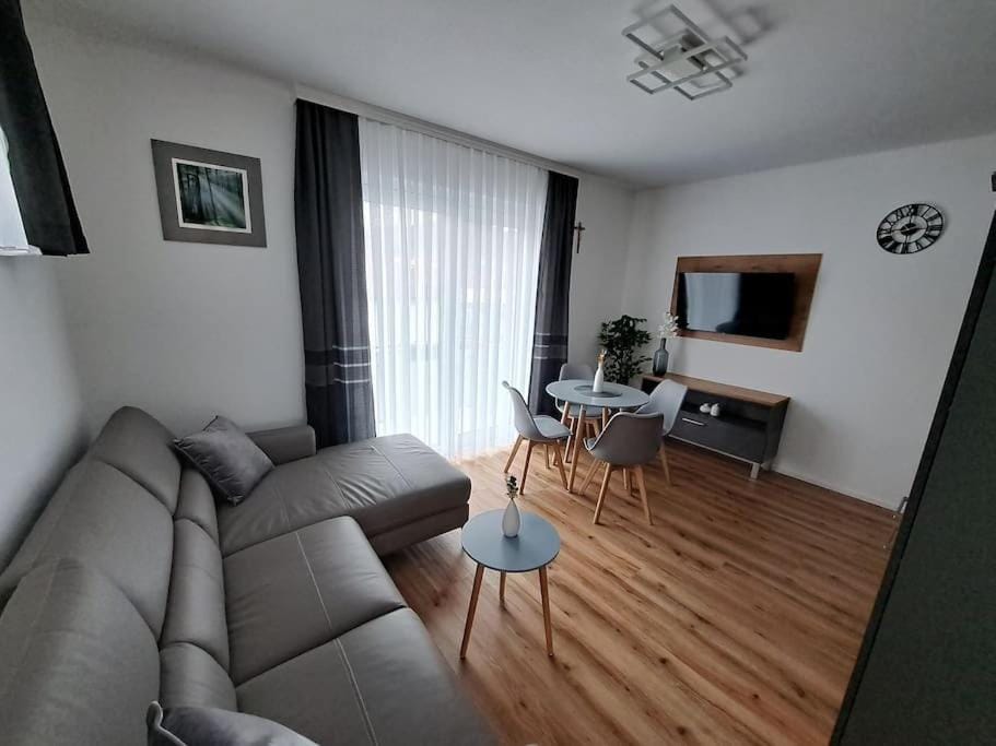 Communal lounge/ TV room, TV and multimedia, Living room, Seating area