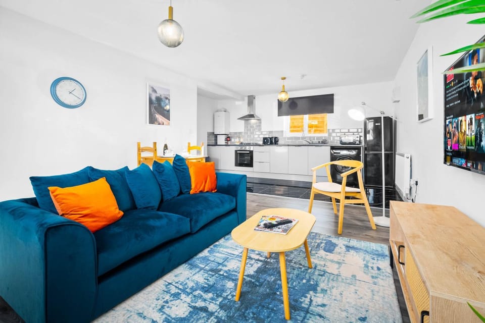 TV and multimedia, Kitchen or kitchenette, Living room, Seating area