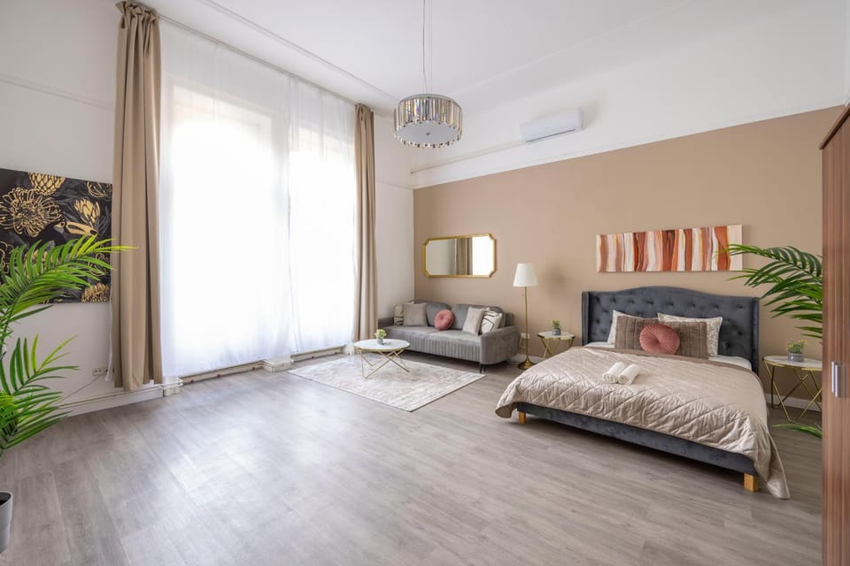Bed, Living room, Photo of the whole room, Seating area, Bedroom, air conditioner