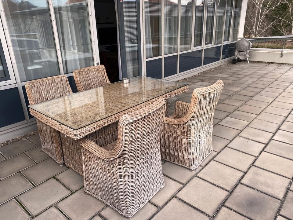 Property building, Balcony/Terrace, Seating area