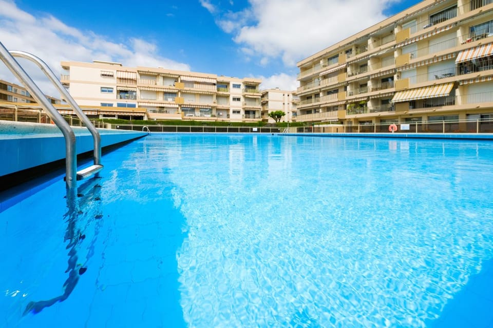 Property building, Swimming pool