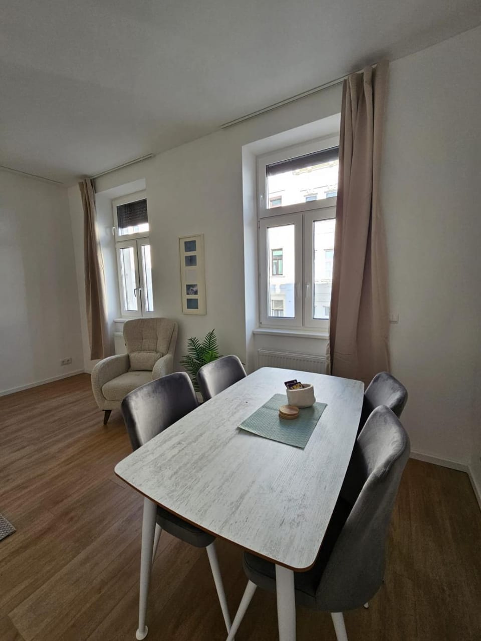 Living room, Seating area, Dining area
