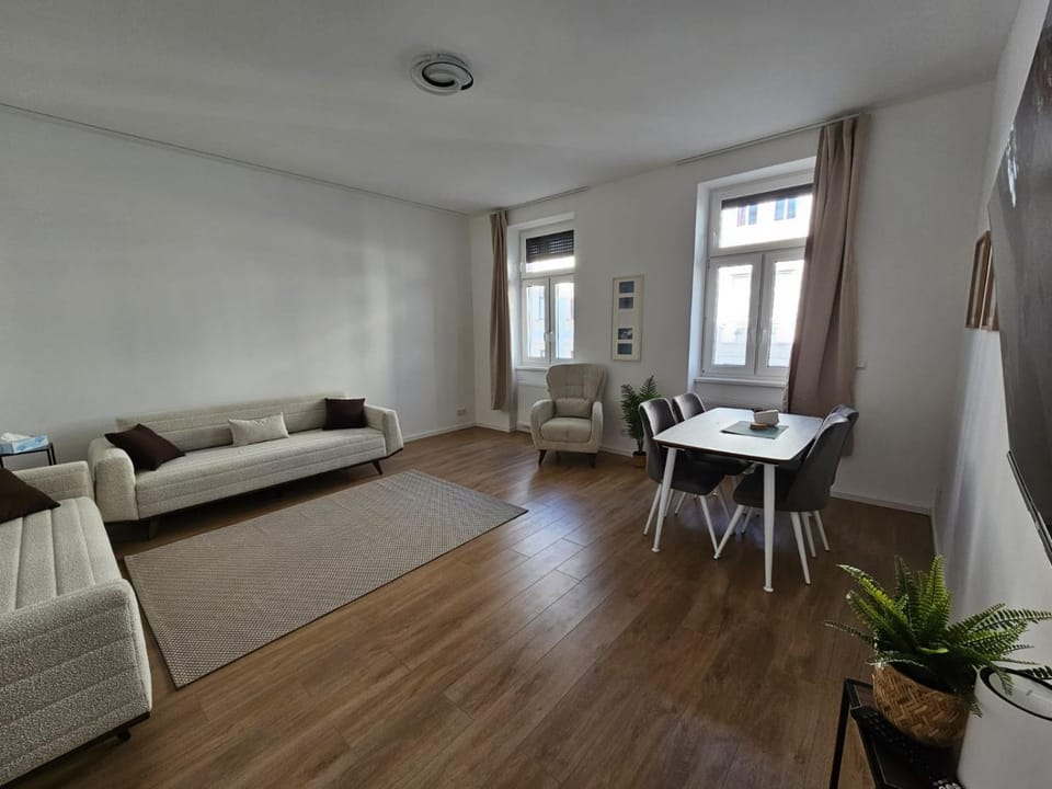 TV and multimedia, Living room, Dining area