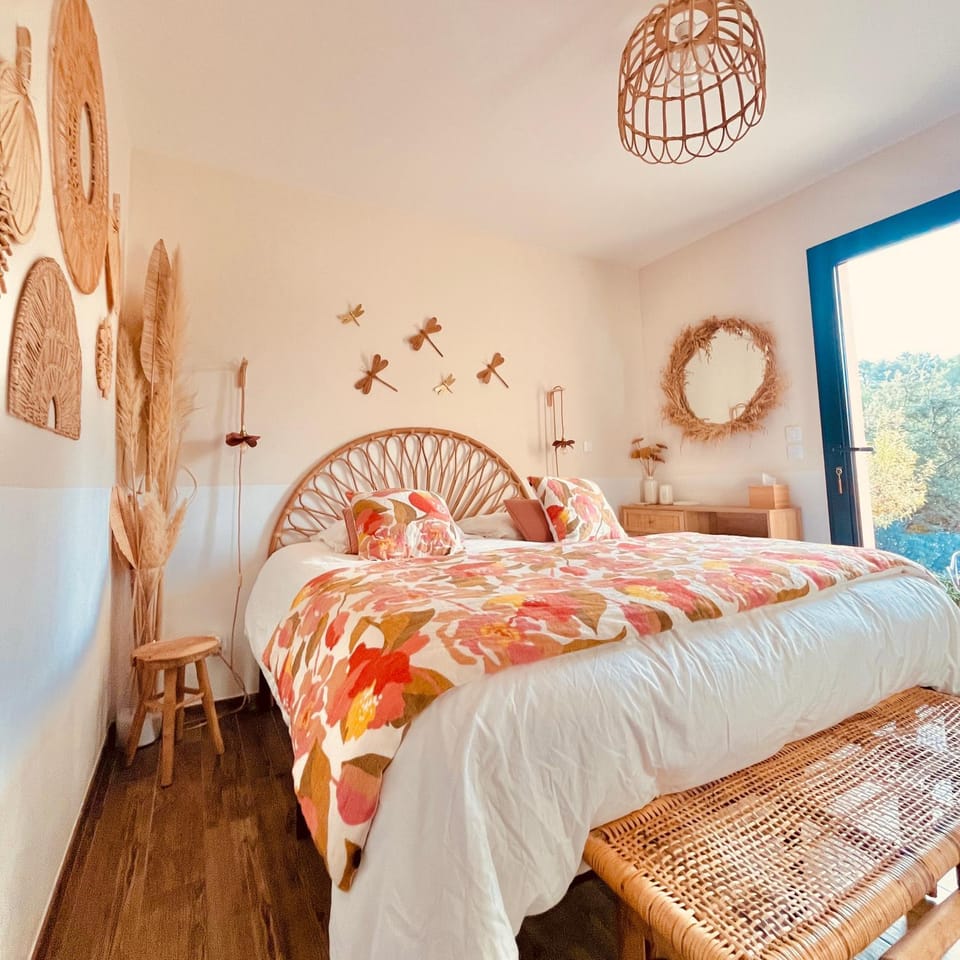 La grange des amoureux piscine jacuzzi et massages Bed and Breakfast in Le Beausset