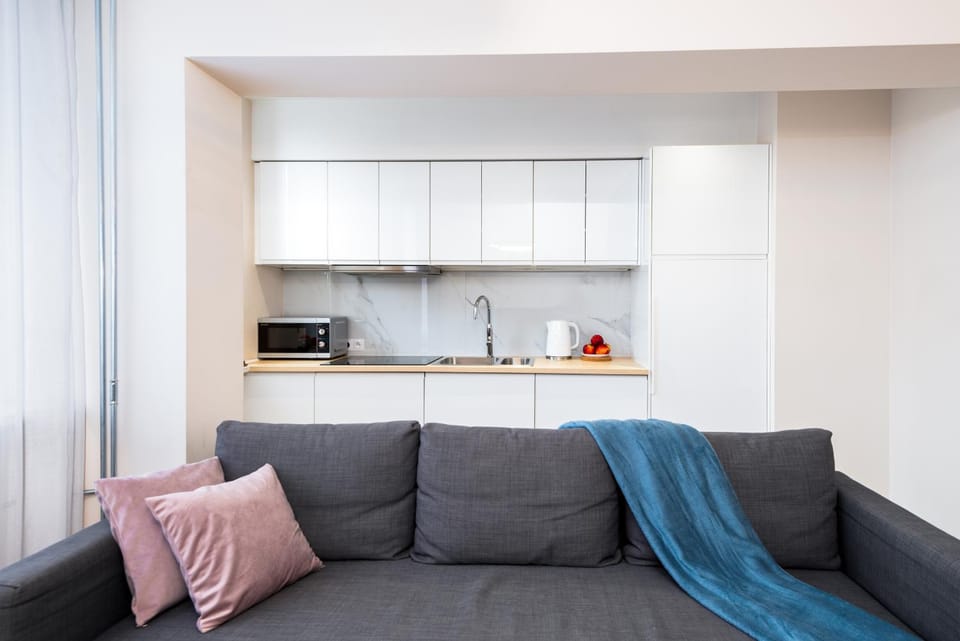Kitchen or kitchenette, Living room, minibar, kitchen