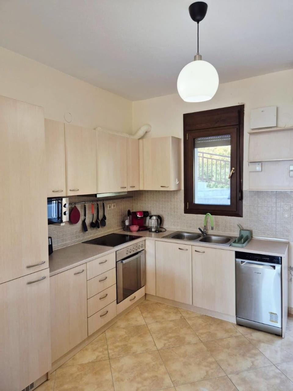 Coffee/tea facilities, Kitchen or kitchenette, dishwasher, oven, pet friendly, stove, toaster