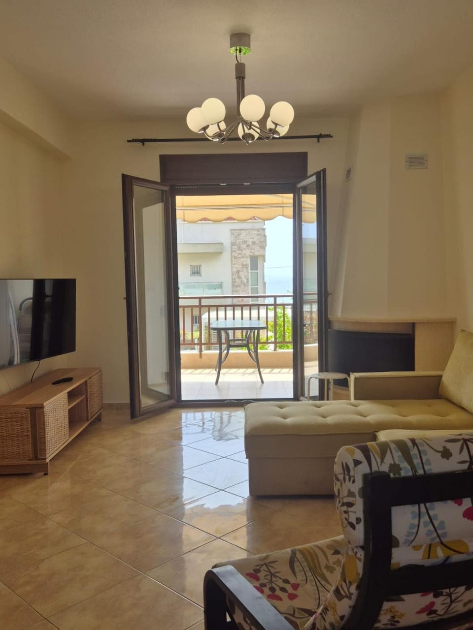 Communal lounge/ TV room, TV and multimedia, View (from property/room)