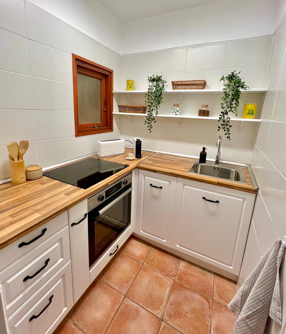 Coffee/tea facilities, pet friendly, stove, kitchen