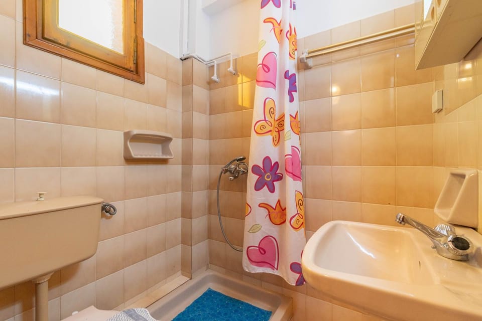 Bathroom, Living room