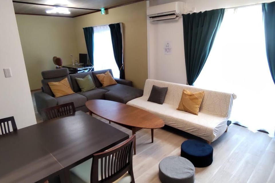 Living room, Photo of the whole room, air conditioner